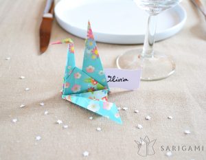 marque-place en origami grue turquoise