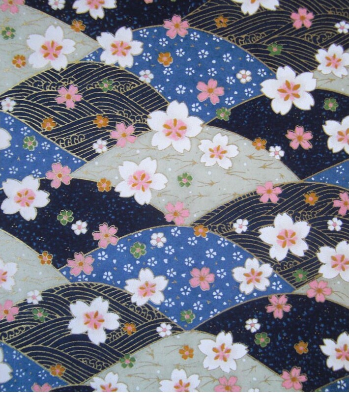 Lampes sur-mesure en papier japonais - Fleurs de cerisiers roses et blanches, collines à motifs bleus et crème