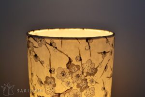 Lampes sur-mesure en papier japonais - Branches de prunier, nuances de gris