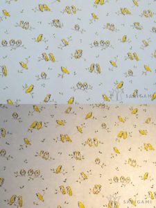 Luminaires sur-mesure en papier japonais - Oiseaux jaunes sur une branche, fond bleu clair