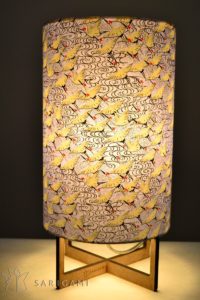 Lampe design en papier japonais - Grues blanches et volutes dorées sur fond turquoise
