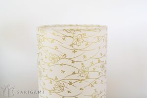 Luminaires en papier japonais - Fleurs de cerisiers dorées sur fond blanc