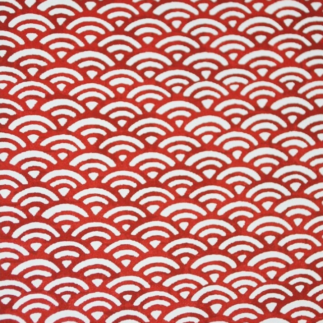 Abat-jour en papier japonais - Vagues seigaiha blanches sur fond rouge
